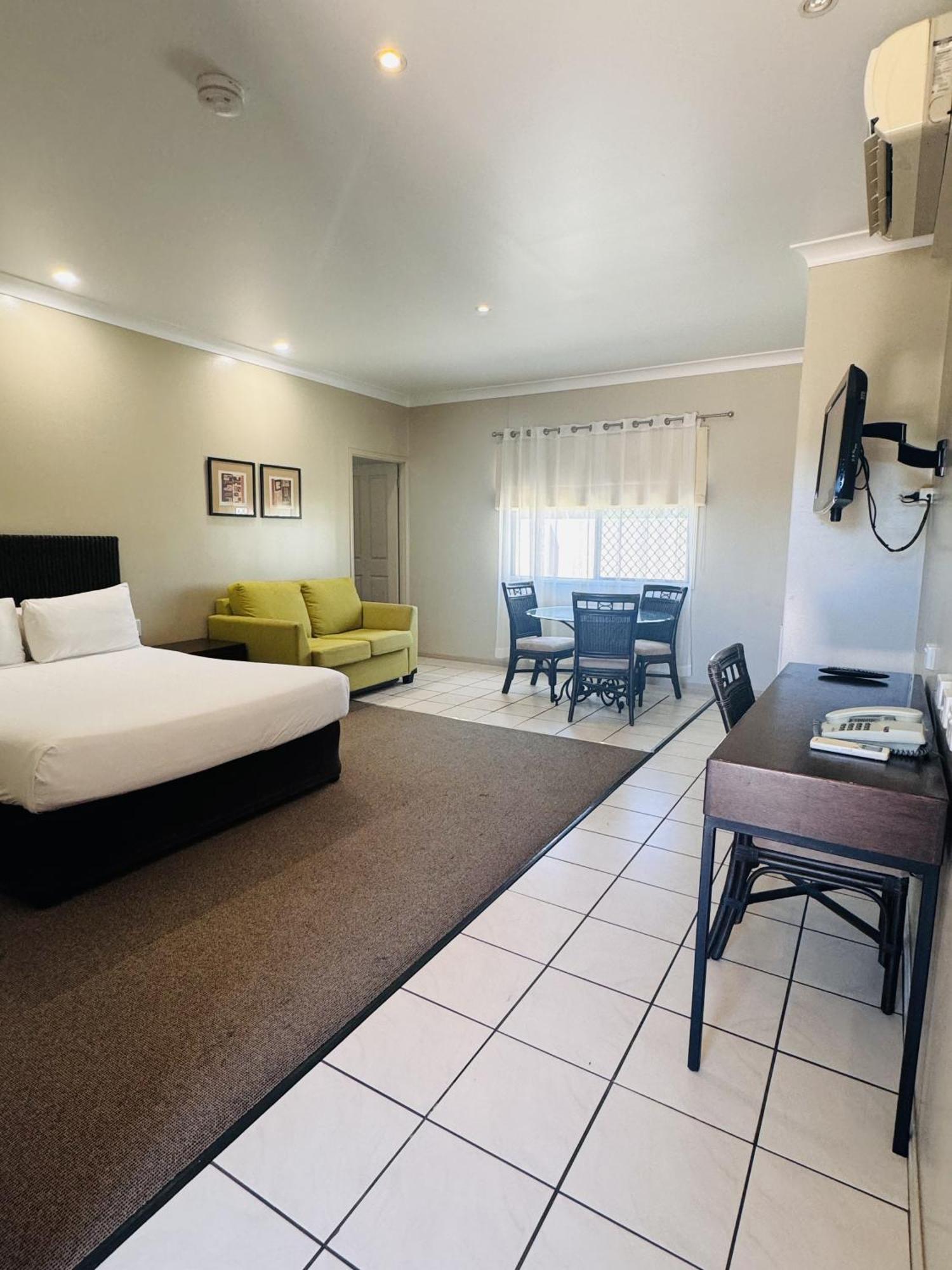 Best Western Bungil Creek Motel Рома Экстерьер фото
