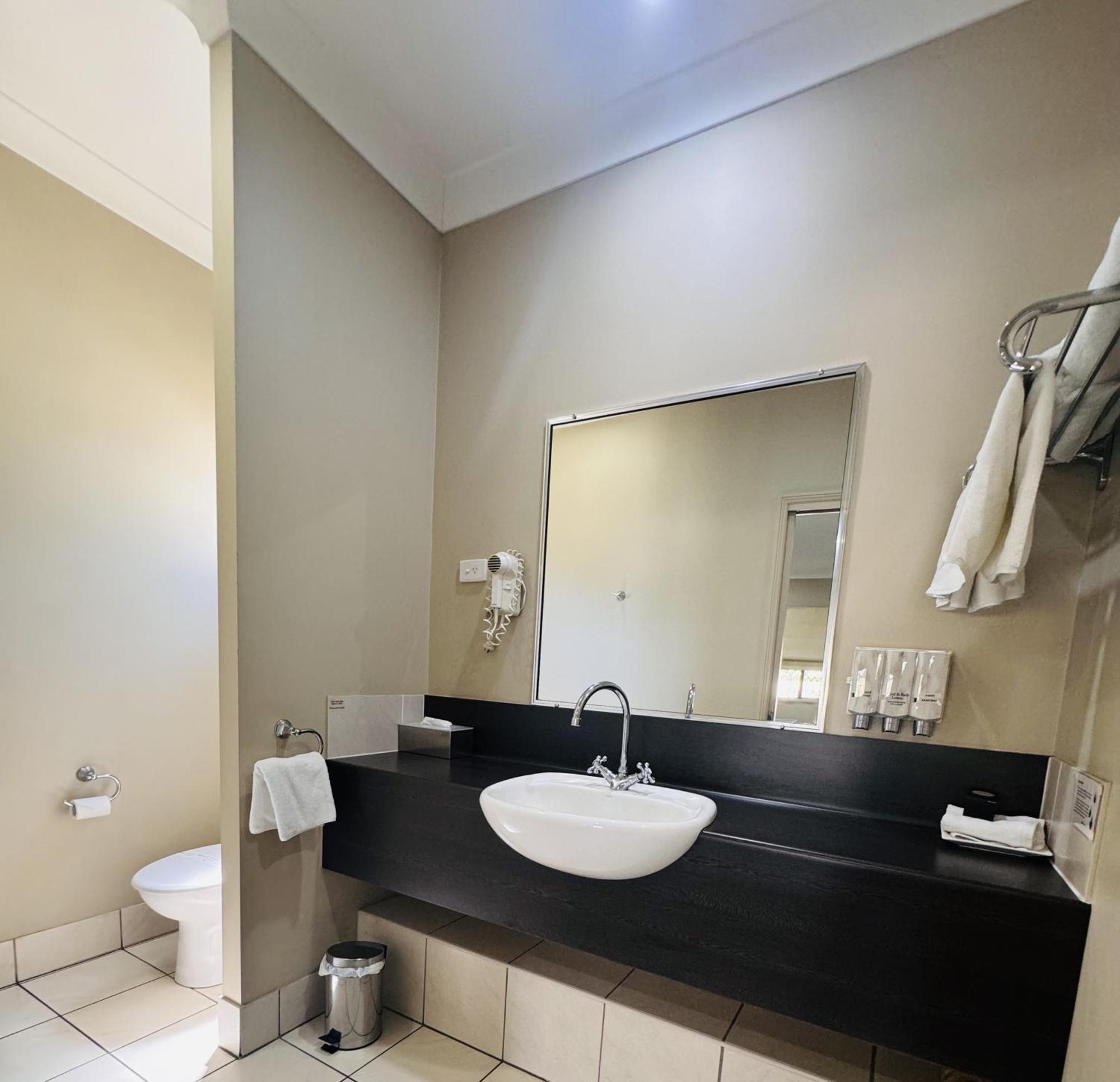 Best Western Bungil Creek Motel Рома Экстерьер фото