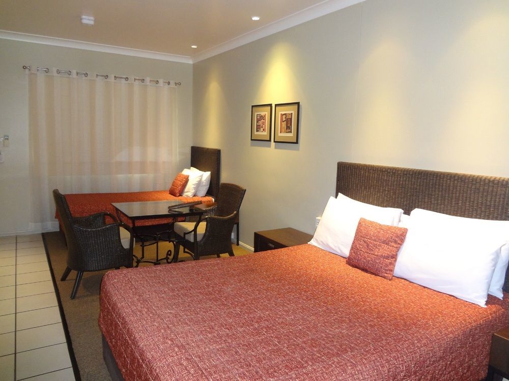 Best Western Bungil Creek Motel Рома Экстерьер фото